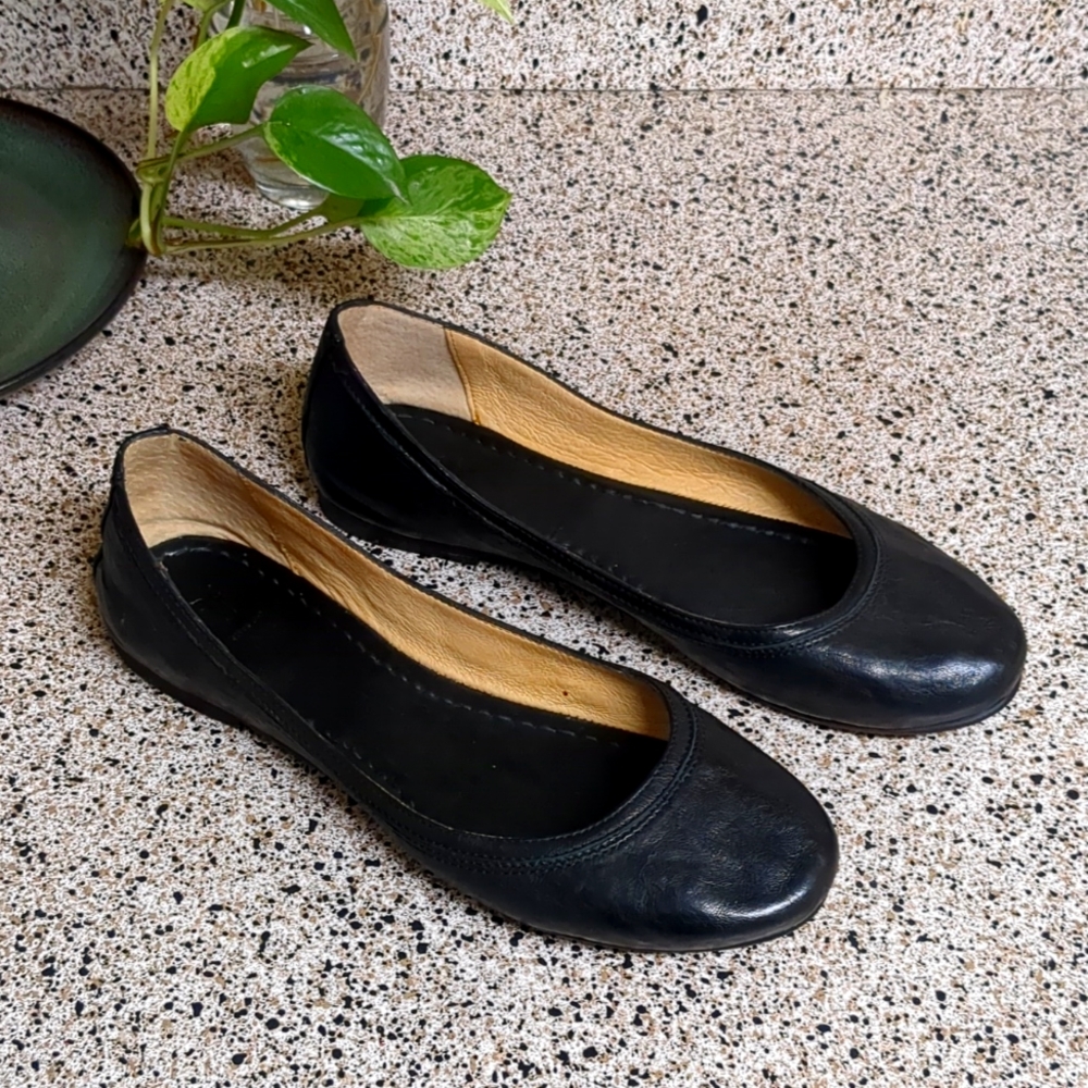 NWOT Frye Carson black ballet flats size 10